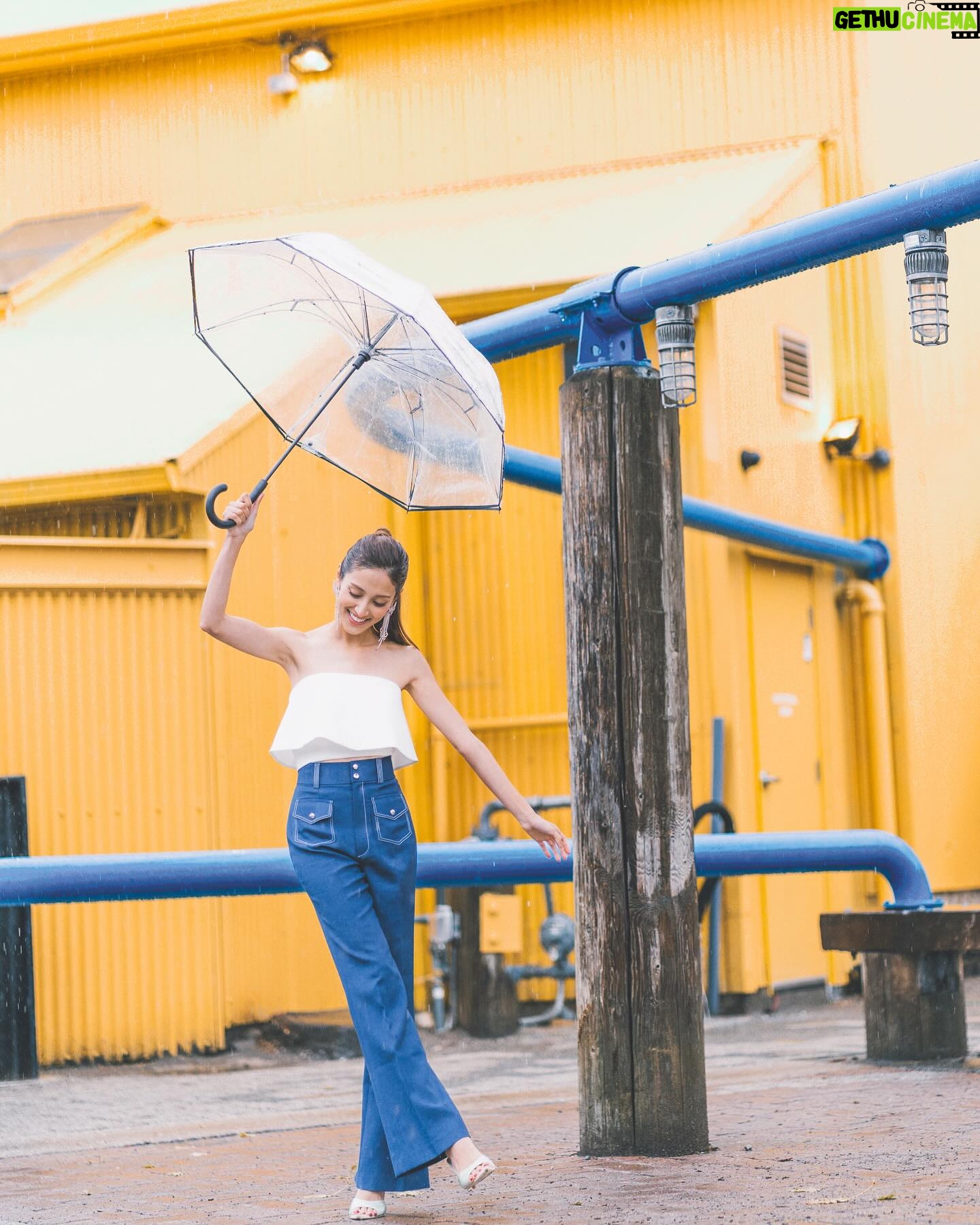 Grace Chan Instagram - When you’ve lived in “Rain-couver” all your life… You learn to appreciate that… Rain is beautiful 🌧️ It’s what makes the grass grow and the flowers bloom, It’s provides water for crops and for us too, It replenishes creeks and reservoirs, And it washes off the dust on the streets… What I’m trying to say is, In every situation that seems undesirable, We can exercise our minds to see it in a different light Because there’s always two sides to the coin Just like a rainbow wouldn’t be a rainbow without rain ☔️ 📸 @bern_cc #mondaythoughts #weekdaymotivation