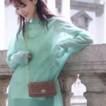 Grace Chan Instagram – 時光隧道 🚂…
雖然呢輯影片
係喺今次二月份參加時裝周嘅時候影~ 🎥
但係經過 @sangsanghun 嘅神手之下
感覺好似時光倒流
重回返18歲嘅我咁😛
…Or is it only me who thinks so 🤣🤣🧏🏻♀️🧏🏻♀️
I’m so shameless, don’t tell me otherwise.
💛🖤💚 xoxo, G
@anteprimaofficial
