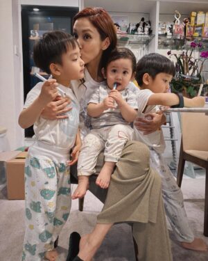 Grace Chan Instagram - When you have 3 kids, everyday is children’s day🤣🩵💚🤍

My dad always tells me 
that out of the three of us (my older sister & my twin bro)
I was always the first one to run in front of his camera
Slap on the biggest smile and say CHEESE! 😁🧏🏻‍♀️
Maybe it was because I knew how happy it would make him then
But little did I know how happy I would feel seeing these photos now.
A picture isn’t just worth a thousand words, 
It’s worth a lifetime of memories🤍

If there’s one advice I would share with other parents,
It’s to take more photos, record more videos 
And capture those funny, sweet, random
little pieces of life for your kids to look back at one day. 

Happy Children’s Day 🧸🎀