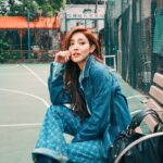 Grace Chan Instagram – 有年代感嗎？

💙
To be honest I love spending time relishing on old memories…
I think we often hear people say not to dwell on the past,
But I also believe there’s beauty
…in the experiences we’ve had,
…the mistakes we’ve made,
…and the innocence of knowing nothing and growing from it. 
So here’s to nostalgia. 🩵 

👖 @gerarddarel #gerarddarelhk