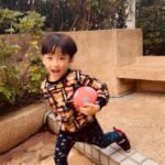 Grace Chan Instagram - When you have 3 kids, everyday is children’s day🤣🩵💚🤍 My dad always tells me that out of the three of us (my older sister & my twin bro) I was always the first one to run in front of his camera Slap on the biggest smile and say CHEESE! 😁🧏🏻‍♀️ Maybe it was because I knew how happy it would make him then But little did I know how happy I would feel seeing these photos now. A picture isn’t just worth a thousand words, It’s worth a lifetime of memories🤍 If there’s one advice I would share with other parents, It’s to take more photos, record more videos And capture those funny, sweet, random little pieces of life for your kids to look back at one day. Happy Children’s Day 🧸🎀