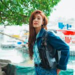 Grace Chan Instagram – 有年代感嗎？

💙
To be honest I love spending time relishing on old memories…
I think we often hear people say not to dwell on the past,
But I also believe there’s beauty
…in the experiences we’ve had,
…the mistakes we’ve made,
…and the innocence of knowing nothing and growing from it. 
So here’s to nostalgia. 🩵 

👖 @gerarddarel #gerarddarelhk