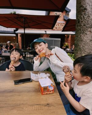 Grace Chan Instagram - When you have 3 kids, everyday is children’s day🤣🩵💚🤍

My dad always tells me 
that out of the three of us (my older sister & my twin bro)
I was always the first one to run in front of his camera
Slap on the biggest smile and say CHEESE! 😁🧏🏻‍♀️
Maybe it was because I knew how happy it would make him then
But little did I know how happy I would feel seeing these photos now.
A picture isn’t just worth a thousand words, 
It’s worth a lifetime of memories🤍

If there’s one advice I would share with other parents,
It’s to take more photos, record more videos 
And capture those funny, sweet, random
little pieces of life for your kids to look back at one day. 

Happy Children’s Day 🧸🎀