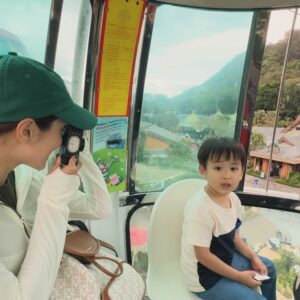 Grace Chan Instagram - When you have 3 kids, everyday is children’s day🤣🩵💚🤍

My dad always tells me 
that out of the three of us (my older sister & my twin bro)
I was always the first one to run in front of his camera
Slap on the biggest smile and say CHEESE! 😁🧏🏻‍♀️
Maybe it was because I knew how happy it would make him then
But little did I know how happy I would feel seeing these photos now.
A picture isn’t just worth a thousand words, 
It’s worth a lifetime of memories🤍

If there’s one advice I would share with other parents,
It’s to take more photos, record more videos 
And capture those funny, sweet, random
little pieces of life for your kids to look back at one day. 

Happy Children’s Day 🧸🎀