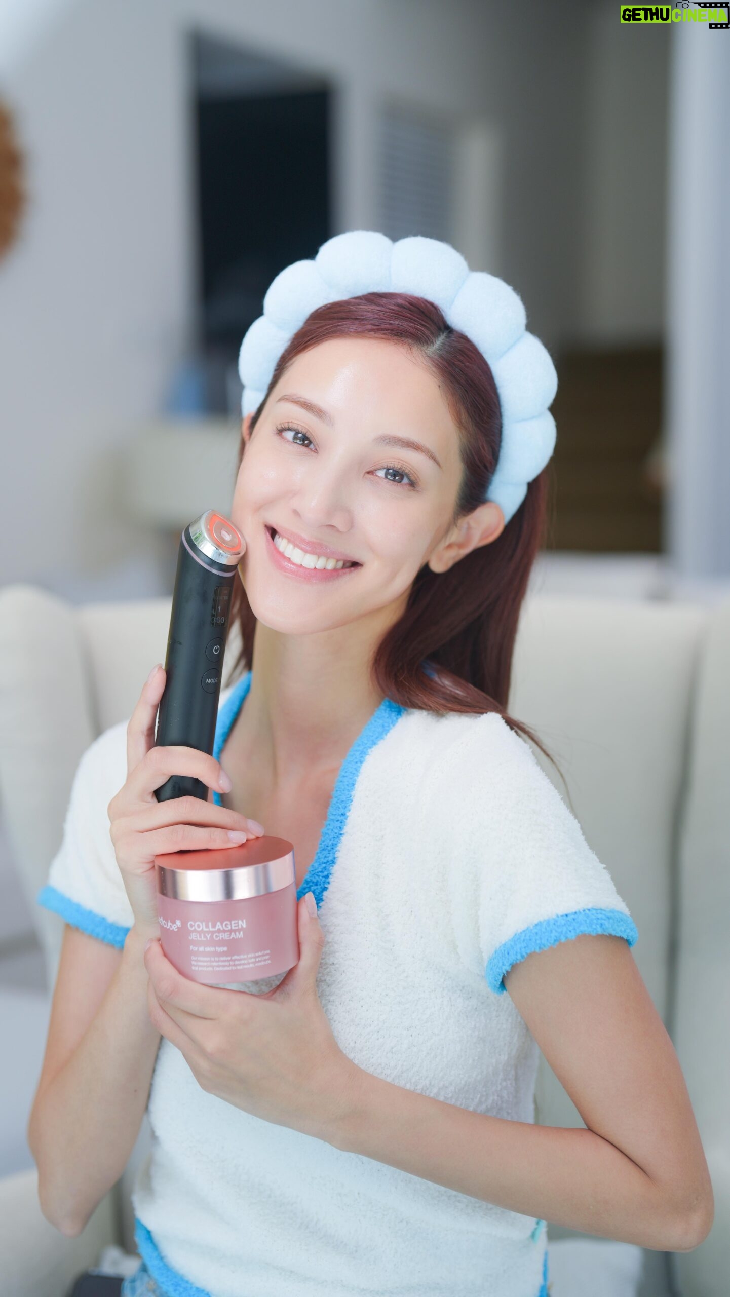 Grace Chan Instagram - 【Promo Code&Giveaway】ITS FINALLY MY TURN FOR GLASSY SKIN 🪞 全港最熱賣嘅美容儀器 MEDICUBE AGE-R BOOSTER PRO 我已經用咗2個月! ! ! HERES WHAT I HAVE TO SAY: 佢真係改變咗我喺屋企嘅護理experience 😍 WHY? 唔使5分鐘就完成一個療程 可以日日用 四合一模式簡直係破天荒技術!(還可以連接AGE-R APP享受5種LED功能) 超級方便同容易用 最喜歡的booster模式可以幫助護膚品吸收7.9倍! 最重要係佢真係令到皮膚提亮,提升,同改善! Okok the moment you’re waiting for: 而家去medicube香港官網購買Age-R Booster Pro嘅時候, 輸入【GRACE05】即可享受追加10%OFF優惠❤ 優惠進行到6月5日 ~ 🛒medicube 香港官網> https://bit.ly/42LVY3m 🎁GIVEAWAY FOLLOW @medicube_hk_official Like, comment and tag a friends on this post, tell us WHY YOU WANT TO USE THE BOOSTER PRO! Will choose 1 winner on 7th June ❤ Gift: 2 Age-R Booster Pro #medicube #medicubehk #ager #boosterpro #智慧多功能 #韓國皇牌美容儀 @medicube_hk_official