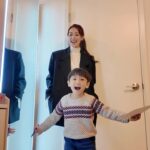 Grace Chan Instagram - When you try to film a GRWM with a 5 year old in the room. Shoes @crocs Top & skirt @laluneduciel_official Sweater set 🧜‍♀️ Little Mermaid Showroom