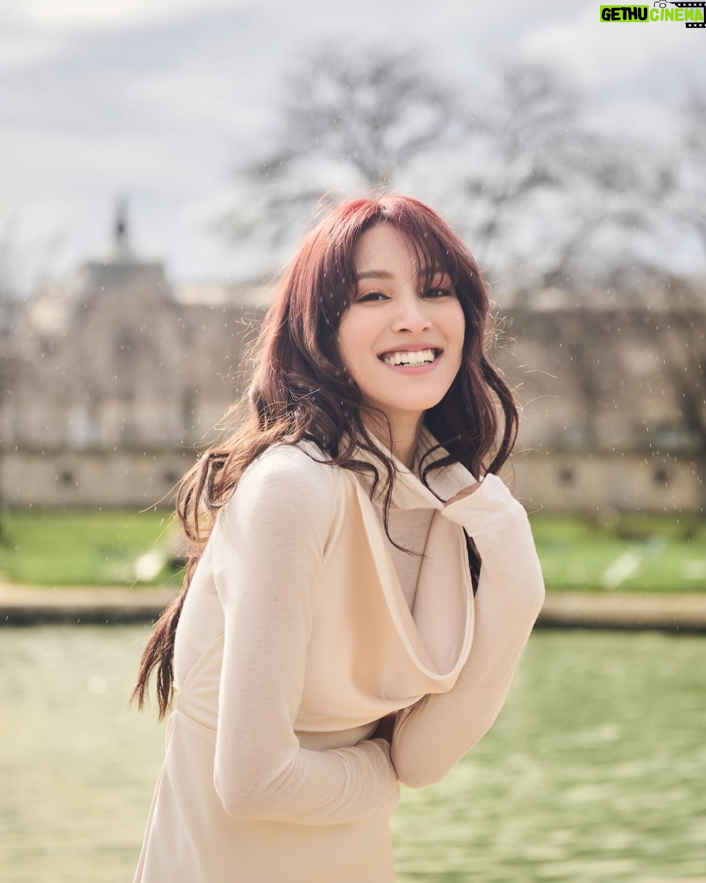 Grace Chan Instagram - The girl in a park in Paris. ⛲️ Before you think how uninspired this caption title is, here me out: The first time I went to Paris was when I was 10 or 11 with my family. It was one of those tour-guided trips —7 countries in 7 days around Europe— and guess what? I LOVED IT. I remember eating escargots for the first time I remember making up songs on the bus with my sister I also remember running through the park, surrounded by French colonial buildings…🤍🩷 And now so many years later, I’m back, but still that girl at heart. What’s your favorite Parisian memory?