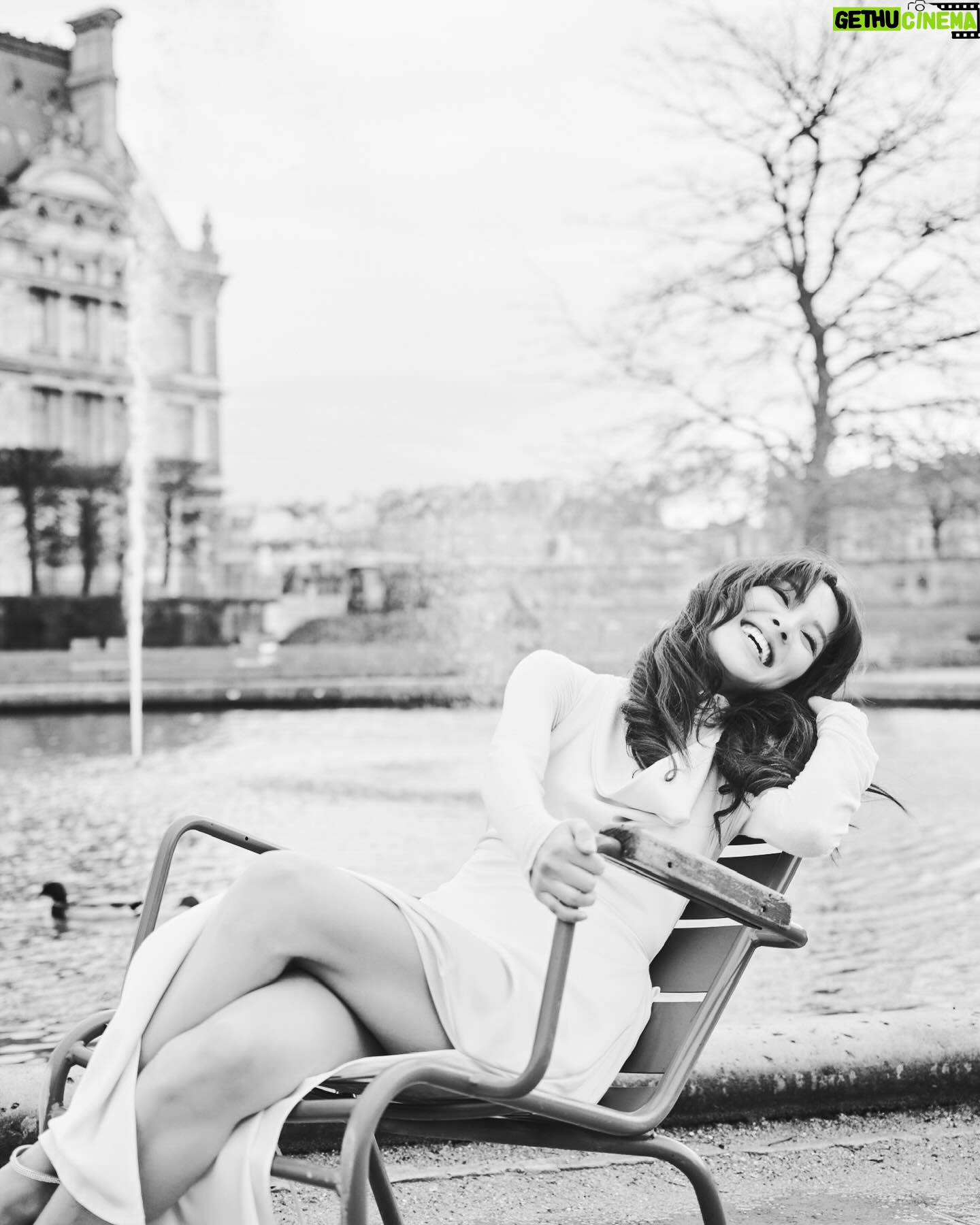 Grace Chan Instagram - The girl in a park in Paris. ⛲️ Before you think how uninspired this caption title is, here me out: The first time I went to Paris was when I was 10 or 11 with my family. It was one of those tour-guided trips —7 countries in 7 days around Europe— and guess what? I LOVED IT. I remember eating escargots for the first time I remember making up songs on the bus with my sister I also remember running through the park, surrounded by French colonial buildings…🤍🩷 And now so many years later, I’m back, but still that girl at heart. What’s your favorite Parisian memory?