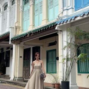 Grace Chan Instagram - Just when you thought I’ve posted all my photos from Singapore… 🇸🇬😏🫴🏻

Think again. 
Can’t get enough of my 48 hours in SG (it HAS been a good 5 years since I last went) and so I decided to share 10 more candid moments from my trip —straight from my phone— with @lovebonito 🩷

Which is your favorite outfit? 😌