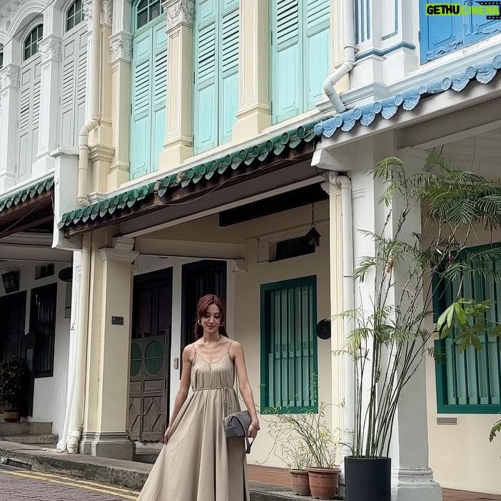 Grace Chan - 12.9K Likes - Just when you thought I’ve posted all my photos from Singapore… 🇸🇬😏🫴🏻
Think again.
Can’t get enough of my 48 hours in SG (it HAS been a good 5 years since I last went) and so I decided to share 10 more candid moments from my trip —straight from my phone— with @lovebonito 🩷
Which is your favorite outfit? 😌