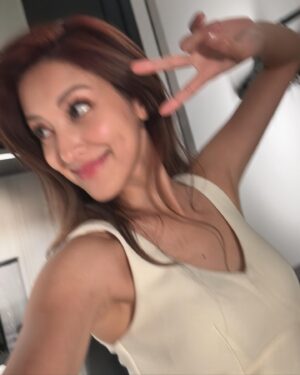 Grace Chan Instagram - Just when you thought I’ve posted all my photos from Singapore… 🇸🇬😏🫴🏻

Think again. 
Can’t get enough of my 48 hours in SG (it HAS been a good 5 years since I last went) and so I decided to share 10 more candid moments from my trip —straight from my phone— with @lovebonito 🩷

Which is your favorite outfit? 😌