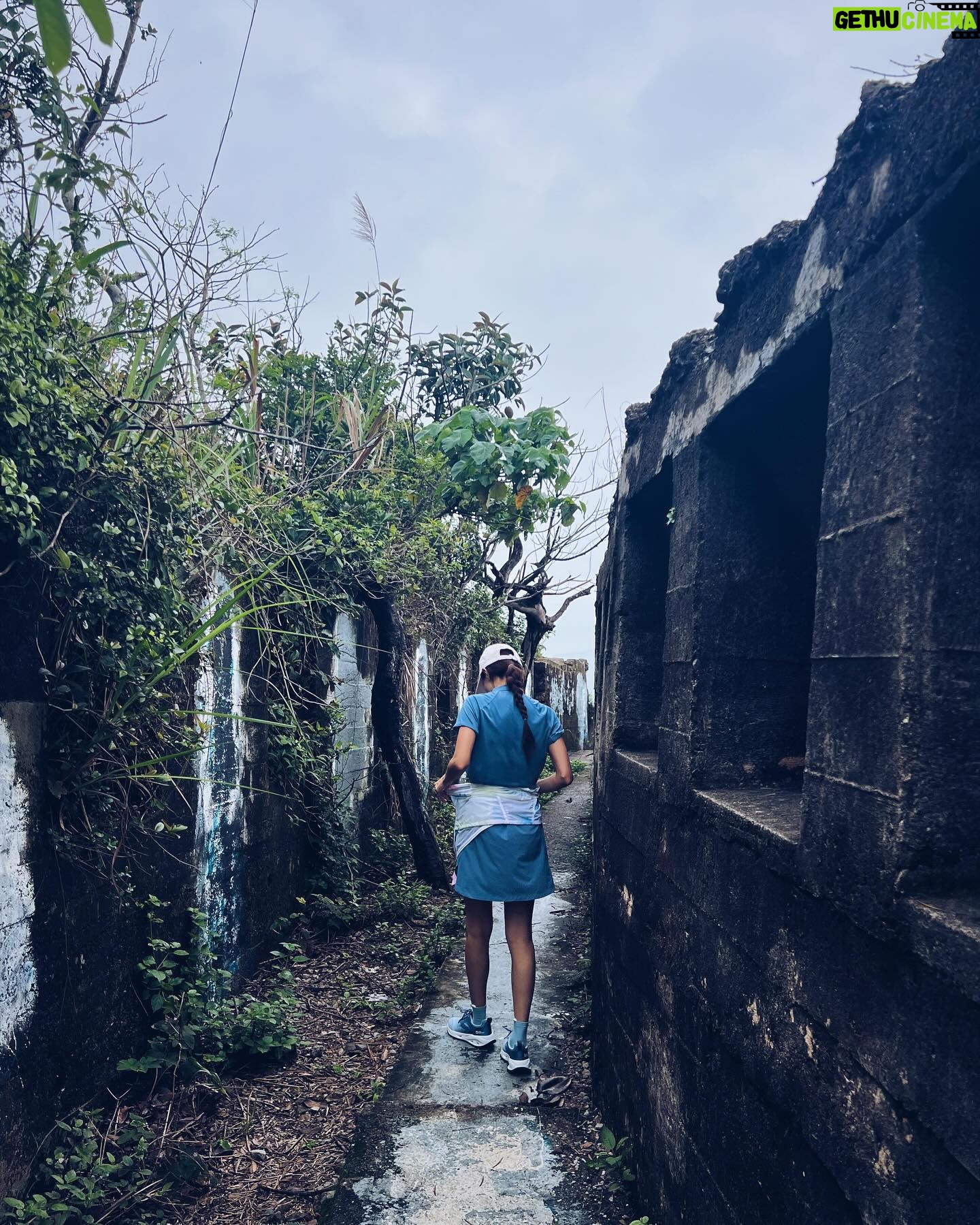 Grace Chan Instagram - Another Month, Another Climb 🧗🥹🤍 It’s April, 🥰 which means it’s been 4 months from when I started my goal of hiking once a month. 🏔️ Now I know this doesn’t seem like a very impressive target🥹, but as someone who has started making New Year’s resolutions since she was 10… I know that unless I am realistic with myself, I’ll be ripping up that list faster than you can say….(you get the idea 🤭) And the most important thing is… ACHIEVING the goal FEELS REALLY GOOD!🩷 So if you’re like me, try being honest with yourself about what you CAN do versus what you THINK you should do😘 P.s….HK ain’t so bad even in gloomy weather 😁🌧️