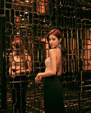 Grace Chan Instagram - nights like these… ✨ 

you know the saying about how what we post on social media and reality sometimes differs?
But sometimes there’s a special occasion when the two beautifully merge…it’s rare, and it shines 💎 
Thank you @camuscognac for having me at the Chaine Bailliage Diamond Ball~ it was definitely a night to be remembered 🤍