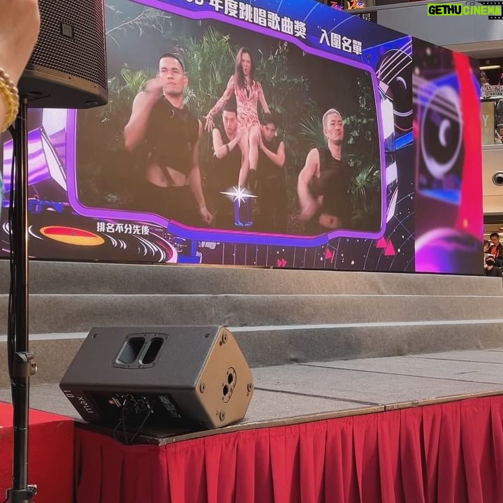 Grace Wong Instagram - Excited to join「Chill Club Awards」this year for the 1st time ever! 👀🙌🏻 LIGHT IT UP 提名: 年度跳唱歌曲 G. Racie 提名: 年度女歌手 其實見到「跳唱歌曲」這個項目都幾感動,開心樂壇終於有更多愛跳舞的歌手們,同唔同類型嘅跳舞歌🥹🥰 今年亦都見到好多新嘅組合同埋新人!希望你哋好好加油!Add Oil together 💪🏻☺️ Honored and looking forward to the party 🎉 Thank you to 君團: I seeeee you! 😚 @gracewong_officialfansclub 👀 @diesel @one.of.a.kind.hk 💄 @evelynho 💇🏻♀️ @jamieleehair 📸 @cherylck92