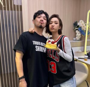 Grace Wong Instagram - Happy 520 💜

啲人成日問我近排忙緊啲乜？拍緊啲乜？幾時有新歌？幾時有戲出？

我發覺我好多時間都在建 立 關 係！🤭 

去關心身邊的人，鼓勵他們，愛惜他們。咁多年來身邊儲咗好多好好嘅朋友，好多可以講真心說話嘅朋友，真係好難得 🥹 一齊分享，一齊祈禱，一齊講耶穌，it’s such blessing to love people n receive love in return 💖

Building God’s kingdom is one of my biggest passions in life. And as I walk this journey some may not see it as “successful” in the world’s eyes. But trying my best to love people the way Jesus did is successful in God’s eyes. And in the midst of loving, my heart has become full. 🥰 even tho my emotions get crazy sometimes, u know.. humans are not the easiest 😂 

Thankful to all my brothers and sisters that have grown up with me these past years. And thank you for taking the time out to celebrate with me. 生日唔係重點，重點係感受到身邊有好多人很關心我, 很愛我。

Feeling very blessed and grateful 🥹🫶🏻

Bible verse I’ve been studying: 
“If I could speak all the languages of earth and of angels, but didn’t love others, I would only be a noisy gong or a clanging cymbal. If I had the gift of prophecy, and if I understood all of God’s secret plans and possessed all knowledge, and if I had such faith that I could move mountains, but didn’t love others, I would be nothing. If I gave everything I have to the poor and even sacrificed my body, I could boast about it; but if I didn’t love others, I would have gained nothing.”
‭‭1 Corinthians‬ ‭13‬:‭1‬-‭3‬ ‭NLT‬‬

“Three things will last forever—faith, hope, and love—and the greatest of these is love.”
‭‭1 Corinthians‬ ‭13‬:‭13‬ ‭NLT‬‬

I think the most meaningful thing in life is to love God, love others and be loved. 💜

PS. 大家也不需要擔心，我也是個很勤力做嘢嘅人，new projects coming soon 🙃😛