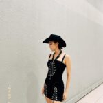 Grace Wong Instagram – These boots are made for walking …
Walking all ova you 🫡
Justttttt kidding 🤭
Letting my ghetto cow girl speak 🐮
Had an incredible time Sunday night watching spectacular performances from HK n other international artists!!! Thank u @laiyingdesu for being my chatting partner all night, 總之想企起身跳就盡情跳!😘 @_marifemarife_ n @winka_chan giving me loveeeee n laughs all night and finally get to have my girlcrush moment w @collar.weare 🤭
Thank you @viutv for creating a beautiful night so we can celebrate music together. Anddddd thank you to my styling team for making me feel KYUTEEE and chill 🍹😚
Makeup : @evelynhomakeup
Hair : @jamieleehair
Stylist : @bebemaklm @worksbyjlg_
Wardrobe
@dionlee @theattico @_solo_hk @murmurhk_official
Nails : @nailpetite
Team @cheungceline @cherylck92 🫶🏻
#yeehaww
#GodisGood