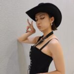 Grace Wong Instagram - These boots are made for walking … Walking all ova you 🫡 Justttttt kidding 🤭 Letting my ghetto cow girl speak 🐮 Had an incredible time Sunday night watching spectacular performances from HK n other international artists!!! Thank u @laiyingdesu for being my chatting partner all night, 總之想企起身跳就盡情跳！😘 @_marifemarife_ n @winka_chan giving me loveeeee n laughs all night and finally get to have my girlcrush moment w @collar.weare 🤭 Thank you @viutv for creating a beautiful night so we can celebrate music together. Anddddd thank you to my styling team for making me feel KYUTEEE and chill 🍹😚 Makeup : @evelynhomakeup Hair : @jamieleehair Stylist : @bebemaklm @worksbyjlg_ Wardrobe @dionlee @theattico @_solo_hk @murmurhk_official Nails : @nailpetite Team @cheungceline @cherylck92 🫶🏻 #yeehaww #GodisGood
