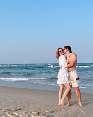 Grace Wong Instagram - Hi Vietnam~!!! Xin chào 🤩

Happy to visit such a beautiful country for the very first time! The beaches of Da Nang are gorgeous! Beautiful soft white sand 😇

Please put in comment where to go for yummy food and activities! 👀💬🤤

@calzedonia 👙🏝️