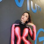 Grace Wong Instagram – 1st time on 𝑪𝒉𝒊𝒍𝒍 𝑪𝒍𝒖𝒃 🎤 🎶
Thanks for having me 🖤☺️
Performance out tomorrow on mi cumpleaños ~ thx you lord for every stage opportunity 😘
And my gurlssss.. thanks for giving ur best in every performance #, let’s keep training n dancing n staying passionate 😘😌
Style team
💇🏻♀️ @jamieleehair
💋 @chichili
💅🏻 @nailpetite
stylist @bebemaklm
@harveynicholshk
@johnhardyjewelry