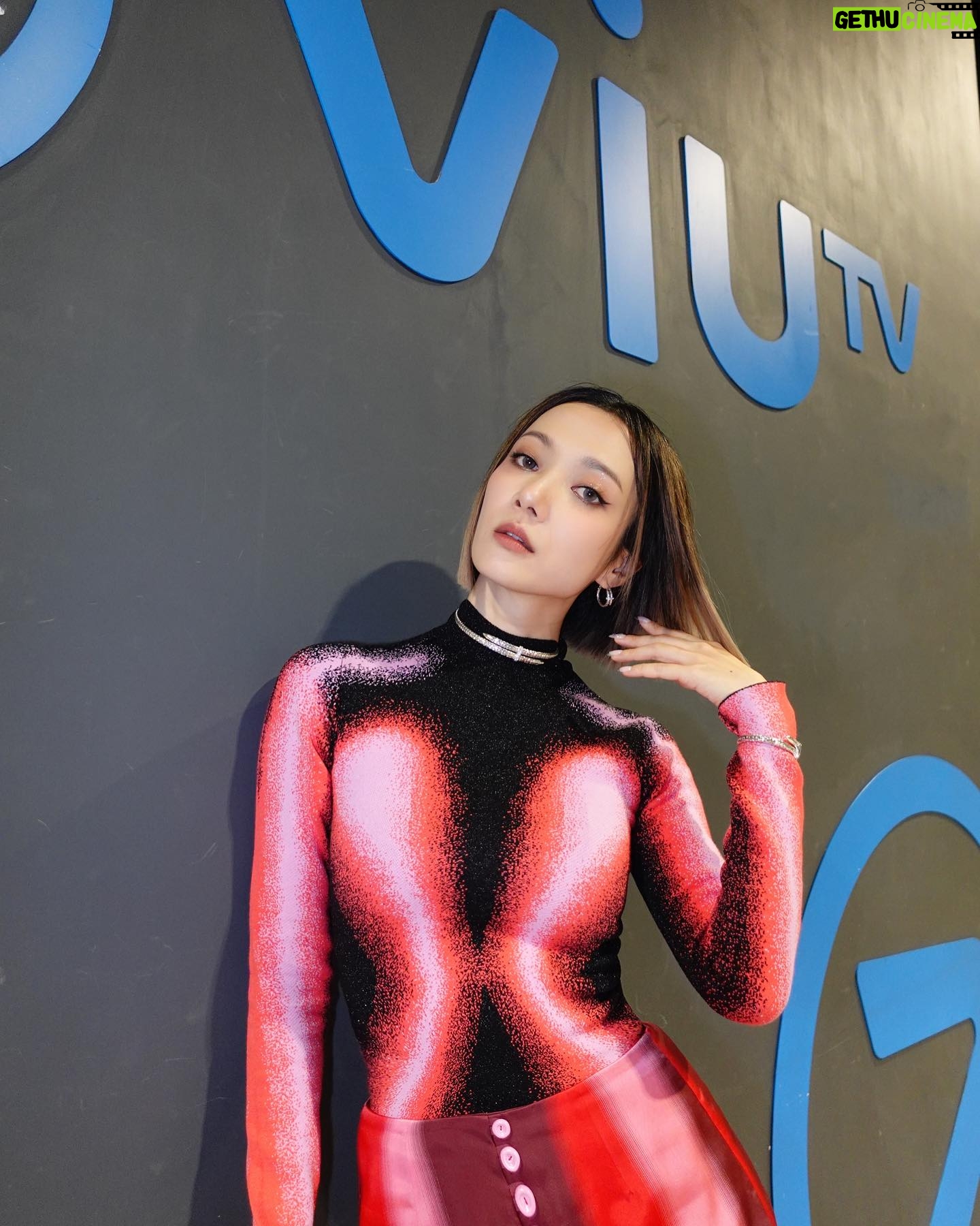 Grace Wong Instagram - 1st time on 𝑪𝒉𝒊𝒍𝒍 𝑪𝒍𝒖𝒃 🎤 🎶 Thanks for having me 🖤☺️ Performance out tomorrow on mi cumpleaños ~ thx you lord for every stage opportunity 😘 And my gurlssss.. thanks for giving ur best in every performance #, let’s keep training n dancing n staying passionate 😘😌 Style team 💇🏻♀️ @jamieleehair 💋 @chichili 💅🏻 @nailpetite stylist @bebemaklm @harveynicholshk @johnhardyjewelry