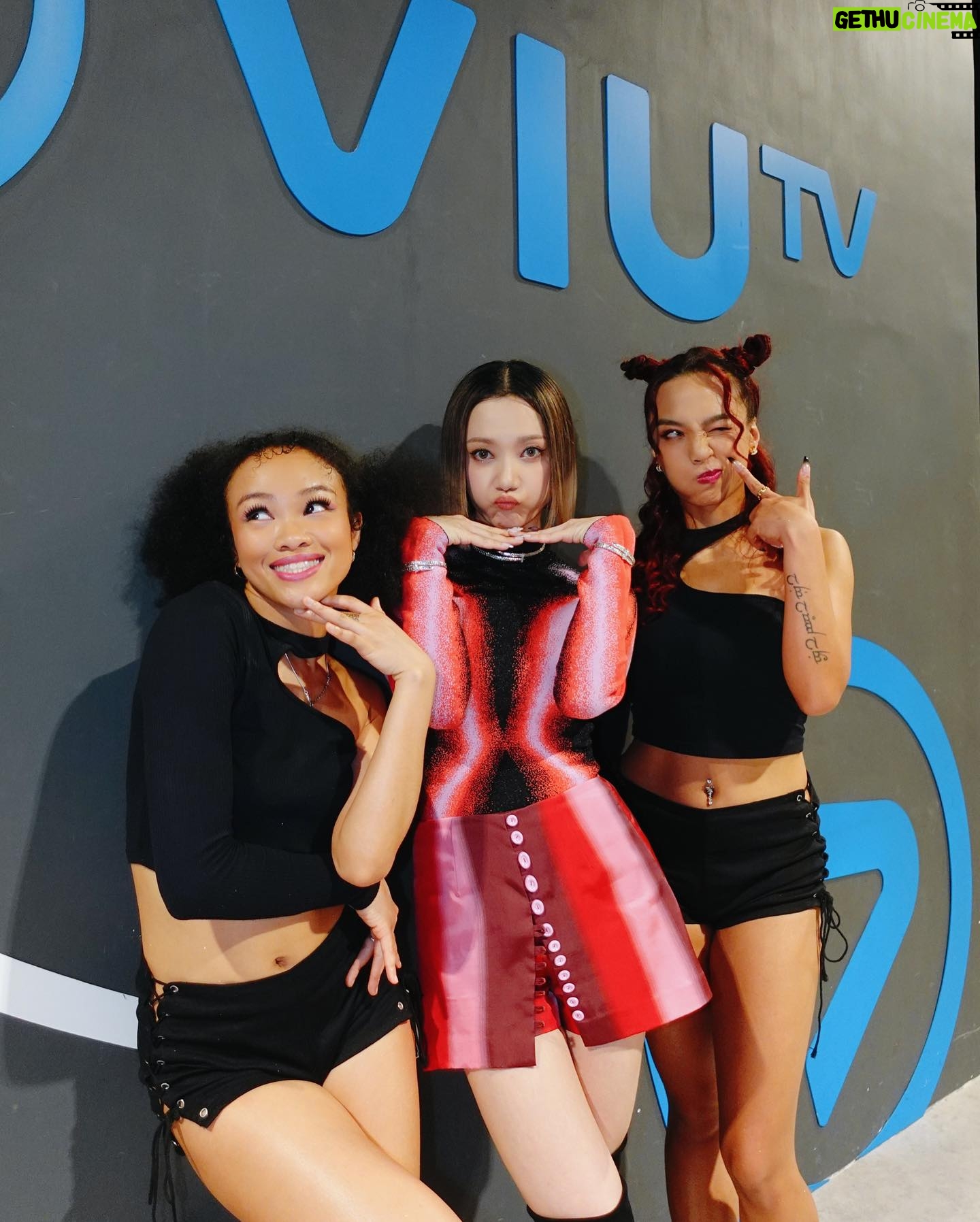 Grace Wong Instagram - 1st time on 𝑪𝒉𝒊𝒍𝒍 𝑪𝒍𝒖𝒃 🎤 🎶 Thanks for having me 🖤☺️ Performance out tomorrow on mi cumpleaños ~ thx you lord for every stage opportunity 😘 And my gurlssss.. thanks for giving ur best in every performance #, let’s keep training n dancing n staying passionate 😘😌 Style team 💇🏻♀️ @jamieleehair 💋 @chichili 💅🏻 @nailpetite stylist @bebemaklm @harveynicholshk @johnhardyjewelry