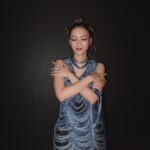 Grace Wong Instagram - Excited to join「Chill Club Awards」this year for the 1st time ever! 👀🙌🏻 LIGHT IT UP 提名: 年度跳唱歌曲 G. Racie 提名: 年度女歌手 其實見到「跳唱歌曲」這個項目都幾感動，開心樂壇終於有更多愛跳舞的歌手們，同唔同類型嘅跳舞歌🥹🥰 今年亦都見到好多新嘅組合同埋新人！希望你哋好好加油！Add Oil together 💪🏻☺️ Honored and looking forward to the party 🎉 Thank you to 君團: I seeeee you! 😚 @gracewong_officialfansclub 👀 @diesel @one.of.a.kind.hk 💄 @evelynho 💇🏻‍♀️ @jamieleehair 📸 @cherylck92