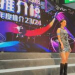 Grace Wong Instagram - Excited to join「Chill Club Awards」this year for the 1st time ever! 👀🙌🏻 LIGHT IT UP 提名: 年度跳唱歌曲 G. Racie 提名: 年度女歌手 其實見到「跳唱歌曲」這個項目都幾感動，開心樂壇終於有更多愛跳舞的歌手們，同唔同類型嘅跳舞歌🥹🥰 今年亦都見到好多新嘅組合同埋新人！希望你哋好好加油！Add Oil together 💪🏻☺️ Honored and looking forward to the party 🎉 Thank you to 君團: I seeeee you! 😚 @gracewong_officialfansclub 👀 @diesel @one.of.a.kind.hk 💄 @evelynho 💇🏻‍♀️ @jamieleehair 📸 @cherylck92