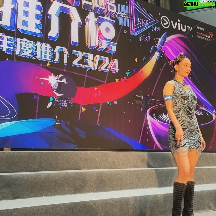 Grace Wong Instagram - Excited to join「Chill Club Awards」this year for the 1st time ever! 👀🙌🏻 LIGHT IT UP 提名: 年度跳唱歌曲 G. Racie 提名: 年度女歌手 其實見到「跳唱歌曲」這個項目都幾感動,開心樂壇終於有更多愛跳舞的歌手們,同唔同類型嘅跳舞歌🥹🥰 今年亦都見到好多新嘅組合同埋新人!希望你哋好好加油!Add Oil together 💪🏻☺️ Honored and looking forward to the party 🎉 Thank you to 君團: I seeeee you! 😚 @gracewong_officialfansclub 👀 @diesel @one.of.a.kind.hk 💄 @evelynho 💇🏻♀️ @jamieleehair 📸 @cherylck92