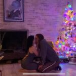 Gracie Gillam Instagram - A gathering of 2021 highlights! 1 - Nat surprising me with a fuck ton of flowers on my birthday as Talia gave me a tarot reading 2 - Making fried green tomatoes (grown in my garden) in Port Washington with Melissa, Tim, Milo, Ruby, Tom and Colette 3 - Ruby casts a sparkler spell on the 4th of July 4 - NYC for Talia’s birthday where they asked the driver to play his favorite music and we all sang Journey together 🎶 5 - A Virginia beach with my little cousins 6 - Giving my Mimi a facial while wearing her old outfit 7 - Evan and Asher play music during Evan’s birthday party 8 - Desert romp with my family as the dogs frolicked among the saguaro cactuses 9 - Popping a demi bottle of Champagne after Nat popped the question (with a gorgeous Fox and Stone raw emerald ring) 10 - Screenshot from the video Nat got of the proposal (which I won’t post here bc I didn’t know I was being filmed and it’s not PG throughout)