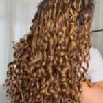Graciely Junqueira Instagram - Demorou 1 hora pra finalizar? Sim ! Mas valeu cada segundo 😮‍💨🤌🏼 #cacheadasdagraci#cachos#finalizaçãocachos#dedoliss#cabelocacheado#curlyhair#curlyhairstyles