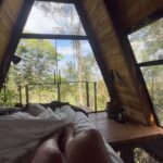 Graciely Junqueira Instagram - Pov: você e seu amor foram passar um tempo na cabana mais perfeita @thebarnrefuge !