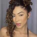 Graciely Junqueira Instagram - Meu penteado predileto dos últimos dias #curlyhairstyles#cabelocacheado#finalizacaodecachos#penteadoparacachos