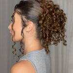 Graciely Junqueira Instagram - Postei esse penteado no canal de transmissão pras minhas Cacheadas mas achei tão bonito que resolvi postar aqui também. #explorar#cacheadasdagraci#cachos#curlyhair#penteadosparacachos