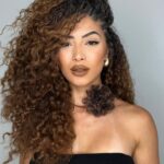 Graciely Junqueira Instagram - O volume do meu cabelo já significou insegurança pra mim. Eu tinha receio dos olhares e das opniões, hoje significa poder, beleza e identidade. Como é bom se dar uma chance, cada beleza é única e merece ser enaltecida. #cabelo#cabelocacheado#cacheadasdagraci#cachos#cacheadas#explorar#finalização#cacheadasdagraci