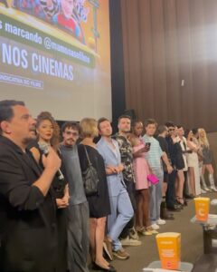 Graciely Junqueira Instagram - Ontem foi uma noite especial, me vi pela primeira vez no cinemaaaaa. Rolou pré estreia de Mamonas Assassinas - O Filme , dá pra perceber no meu sorrisão o quanto eu tava feliz . Descobri que minha personagem tem até apelido “ periguete de Jundiaí “ HAHAH . Mamonas assassinas - O filme , dia 28/12 nos cinemas. 🍿🎬