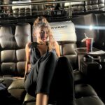 Graciely Junqueira Instagram - Ontem foi uma noite especial, me vi pela primeira vez no cinemaaaaa. Rolou pré estreia de Mamonas Assassinas - O Filme , dá pra perceber no meu sorrisão o quanto eu tava feliz . Descobri que minha personagem tem até apelido “ periguete de Jundiaí “ HAHAH . Mamonas assassinas - O filme , dia 28/12 nos cinemas. 🍿🎬