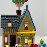 Graciely Junqueira Instagram – Hoje montei um lego pela primeira vez e AMEEEIIII, ver a casinha tomando forma aos pouquinhos é muito prazeroso, sem contar que o processo todo relaxa e acalma a mente 🐕🏠🎈🧓🏻
