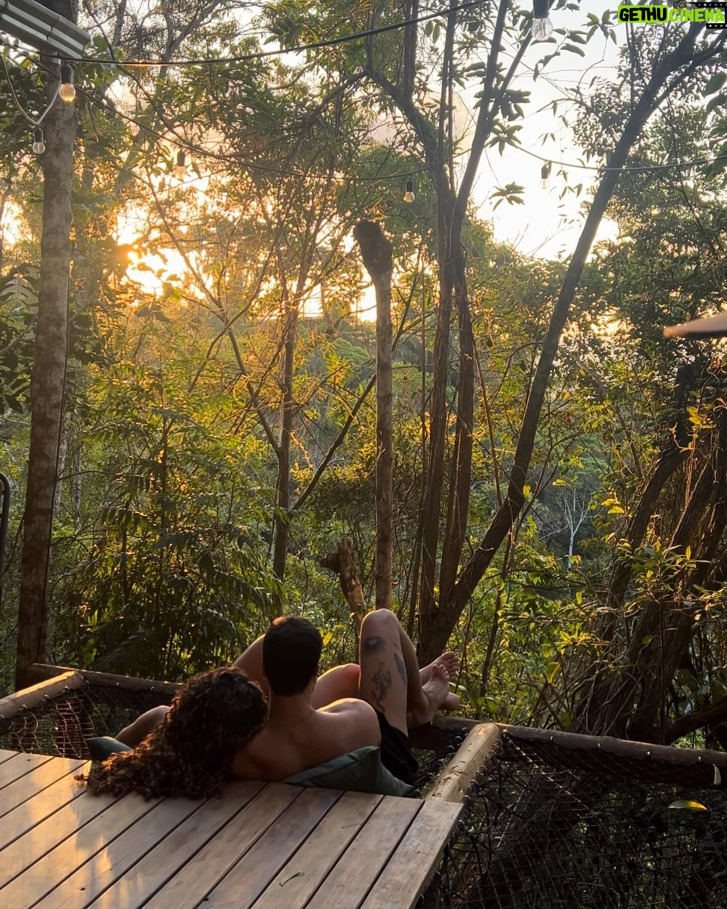 Graciely Junqueira Instagram - Eu sempre tive vontade de passar uns dias numa cabana no meio do mato hahahha vivi a experiência pela primeira vez e foi simplesmente perfeito. Barulhinho da natureza, ofurô, sauna, lareira, rede suspensa ,ambiente lindoo e ainda estava com uma ótima companhia… tem como voltar no tempo, não ? @thebarnrefuge