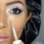 Graciely Junqueira Instagram – White makeup tutorial 🤍
Usariam esse olhão branco ?