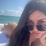 Gredmarie Colón Instagram - Extrañaba demasiado la playa… 🏝️ #miamibeach #islandgirl #latina #vitaminsea #beach #gredmariecolon #relaxing #tropical
