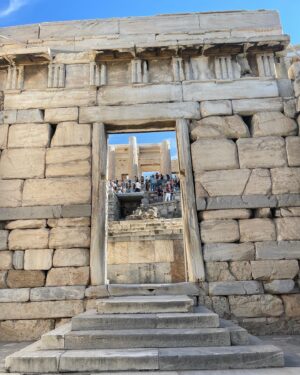 Gredmarie Colón Instagram - When in Athens… 🇬🇷 📍

Ruinas Antiguas 🏛️🪨

Cuando era niña quería ser Arqueóloga. Me fascinan demasiado todas las estructuras antiguas y toda su historia. 

#athens #greece #memories #dreamdestination #birthdaypresent #magicalplace #acropolis #partenon #greek #history #fyp