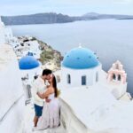 Gredmarie Colón Instagram - 🇬🇷 S A N T O R I N I 🧿 G R E E C E My fav pic w/ my fav person in my dream place. ❤️🙏🏻🥰 Soñaba con viajar a Santorini, Grecia📍 Era el destino número No.1 en mi bucket list ☑️. #memories #dreamdestination #magicalplace #santorini #greece #travelcouple #gredmariecolon #fyp #unforgettable
