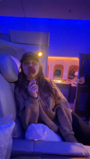 Gredmarie Colón Instagram - #TBT ✈️ Nunca imaginé vivir esta experiencia. Mi primera vez 🥰🙏🏻❤️. Un viajeeee literal. 🔥

Adivinen cual fue el destino final??? 🗺️🧿 Visitar ese lugar era mi sueño…fue mágico e inolvidable. Gracias amorrr mío por hacerlo realidad. 😍🤩