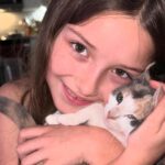 Gredmarie Colón Instagram - Wow puro amor en nuestro hogar. Gracias Dios 🙏🏻❤️🐱 Jamás había tenido gatos y jamás pensé que tendría alguno. Kamilia era la que soñaba con tenerlos. Yo sinceramente me rehusaba, porque estoy consciente de que tener animales es una gran responsabilidad. Aceptamos el compromiso como familia y solo fuimos en busca de un gat@ pero salimos con dos, pensar en separar a esas hermanitas nos partía el corazón. Esperamos una semana porque las iban a operar en el mismo shelter donde las rescataron. Kamilia no se imaginaba la sorpresa que le teníamos y por eso su reacción en el video anterior. Sin duda alguna adoptarlos fue la mejor decisión. Me quedó impresionada con lo limpi@s que son los gatos, la verdad no dan ni trabajo y son bien cariñosos pero a la vez muy independientes. So far so good. Somos madres primerizas de gatos. Cualquier consejo es bien recibido. Bendiciones familia 🥰😘 #family #kittens #cats #kamilia #catmomlife #adopted #lovebunddle #gratitude #sugar #cookie #sisters