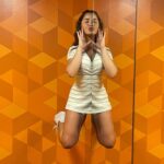 Gredmarie Colón Instagram - “Proof” of gravity 〽️ 🤸🏻🤭 #illusion #fun #floating #gravity #fyp #museumofillusions #gredmariecolon
