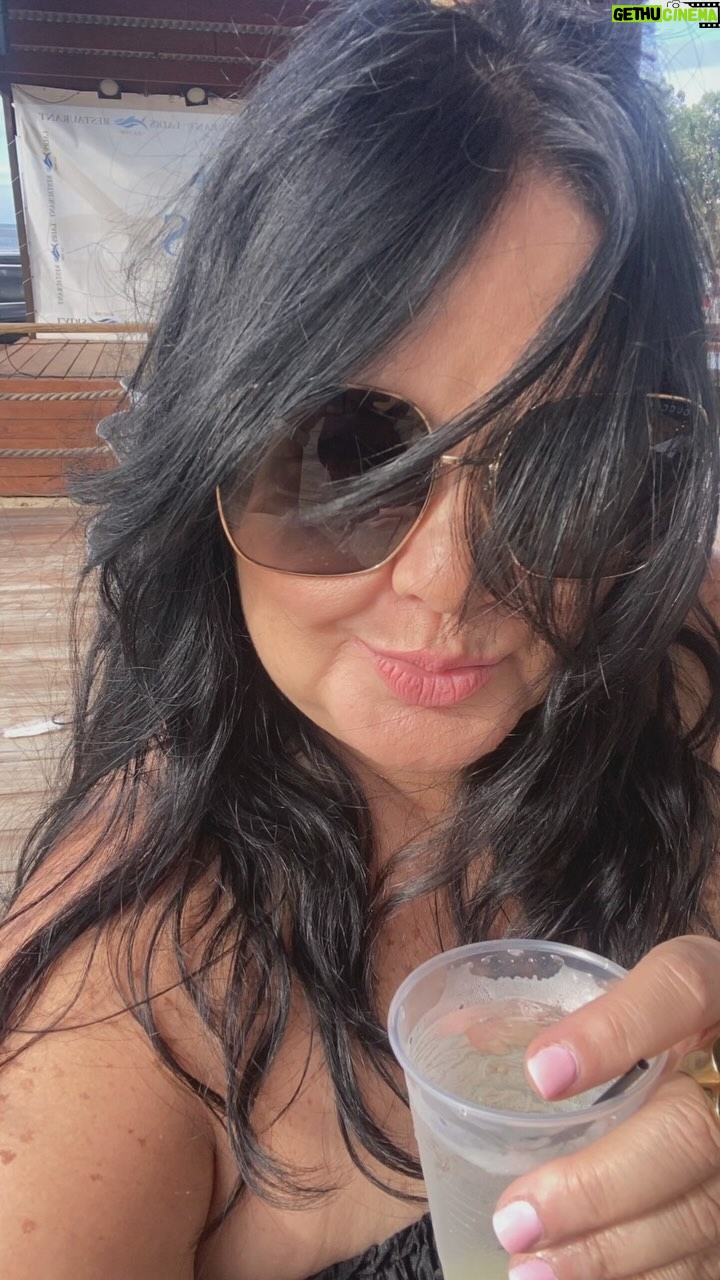 Gredmarie Colón Instagram - Hoy la patrona está de cumpleaños @margajimvalen 🥰🎂🥳….feliz vuelta al ☀️ mamita linda que sean muchísimos más para poder seguir gozando y disfrutando de tus ocurrencias. Larga vida para la Marceeeee, te amamos un mundo. Que disfrutes tu día. Gracias por tanto mi gaviota dorada. ✨. Pásala malito like always 🎉🍾🍷❤️🙏🏻. ¡Felicidades!