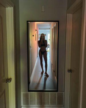Greta Onieogou Instagram - palm springs takeover 🌴