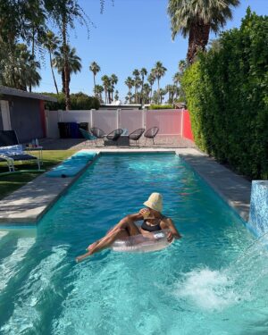 Greta Onieogou Instagram - palm springs takeover 🌴