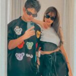 Gustavo Stockler Instagram - UM ANO COM ELA! É tão fácil perceber o bem que ela me faz e o bem que ela faz pra todos em sua volta, né? Desde o primeiro segundo que vi, sabia que era ela. Não tem muita explicação, e nem quero que tenha. Dentro dessa mulher tem muita força, pureza, sensualidade, inocência, garra, inteligência (muita), parceria, amor, cuidado e uma caralhada de adjetivos incríveis que consigo dar. Cada dia com ela é um sorriso diferente, cada dia com ela é mais uma transbordada de felicidade. Eu compartilho pouco com vcs aqui, mas garanto que vivo aquele filme de comédia romântica clichê que a gente tanto ama. Te amo, baby!