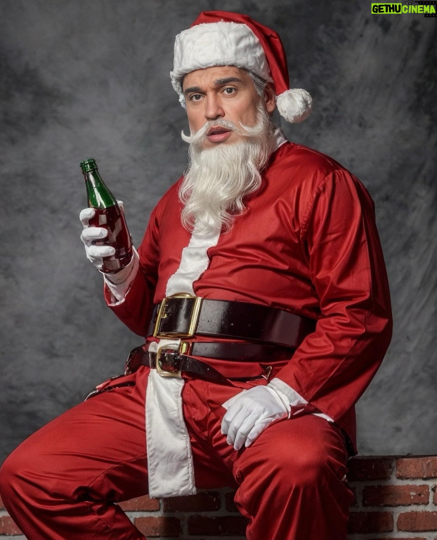 Gustavo Stockler Instagram - Paguei 5,90 pra IA fazer fotos fofas natalinas minha. Ela fez isso. Feliz natal.